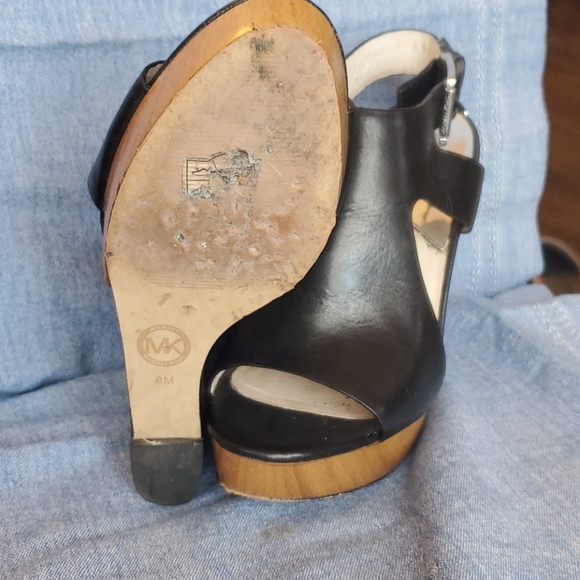 Micheal Kors platform sandal - Picture 2 of 3